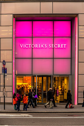 320px-Victoria's_Secret_Store_9,_722_Lexington_Ave,_New_York,_NY_10022,_USA_-_Dec_2012
